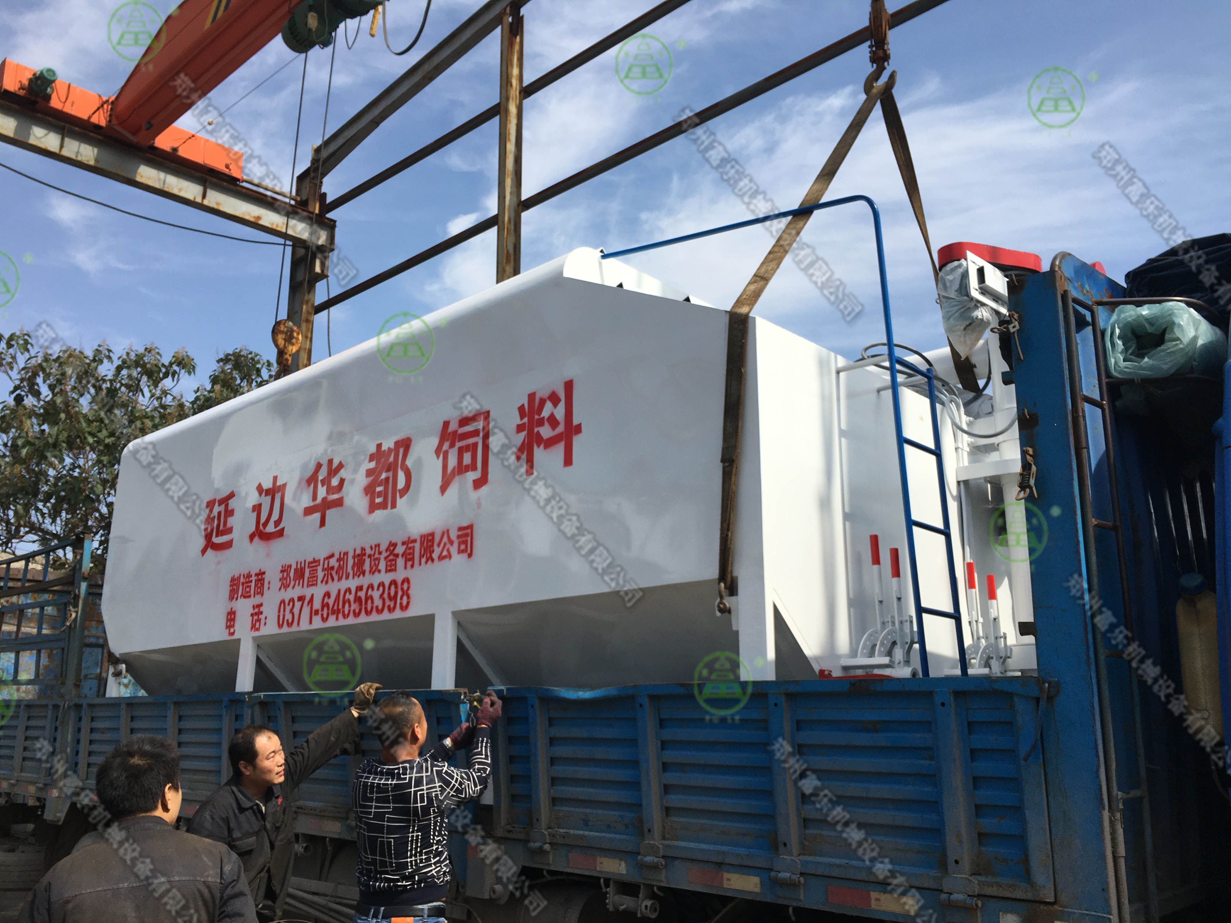 散裝飼料運(yùn)輸罐 散裝飼料運(yùn)輸罐